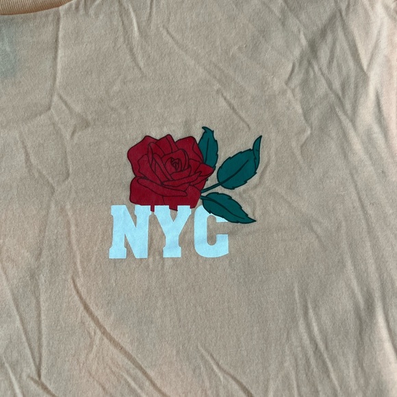 H&M Aesthetic Peach NYC Shirt
Divided - Picture 3 of 5
